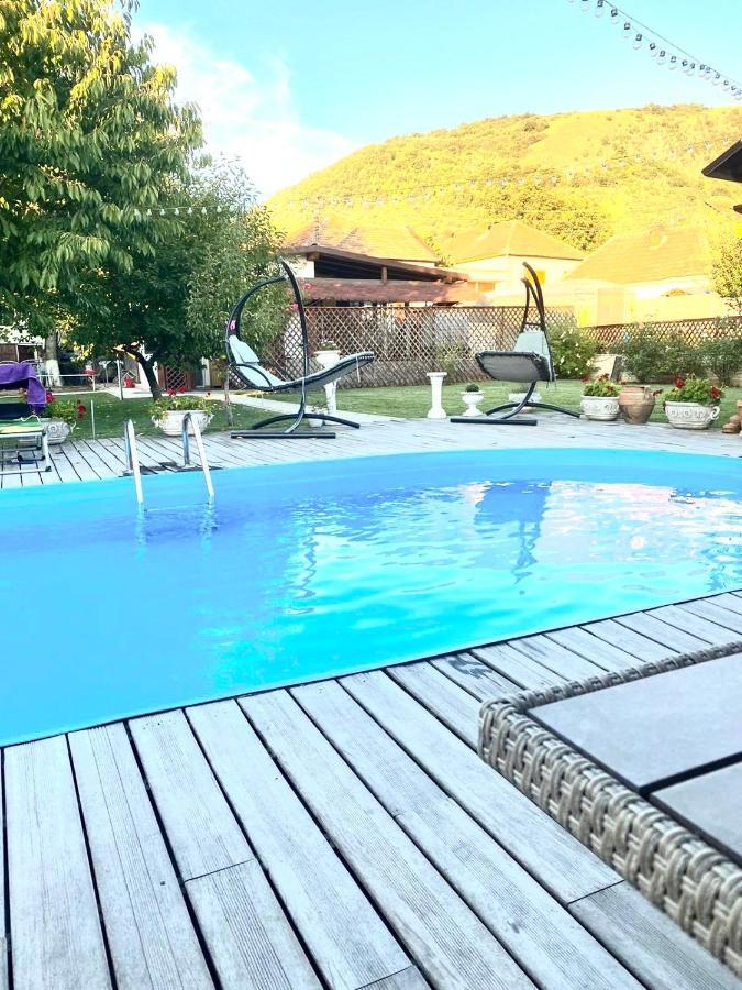 Leisure House Hunedoara Villa Uroi Bagian luar foto