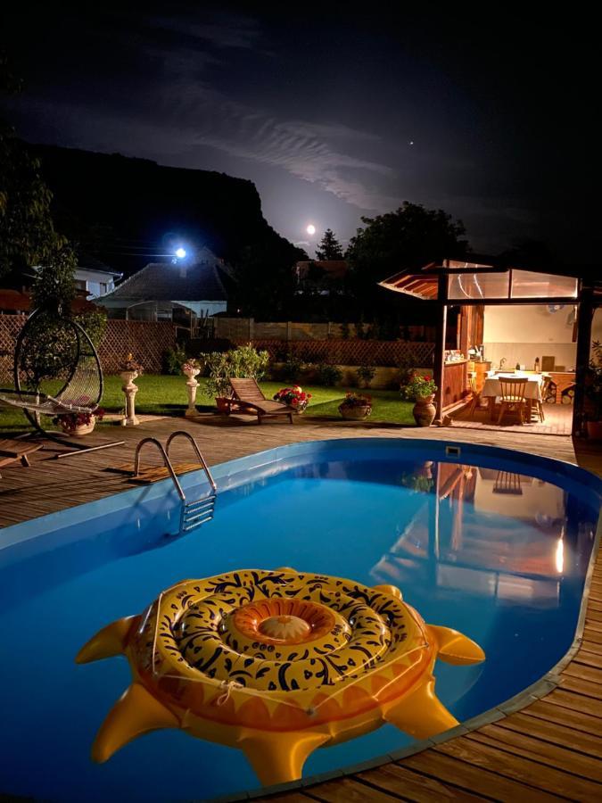 Leisure House Hunedoara Villa Uroi Bagian luar foto